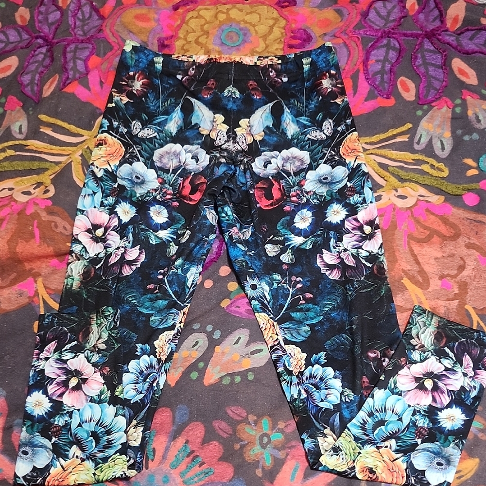Floral Print Women’s Leggings - Black Multi